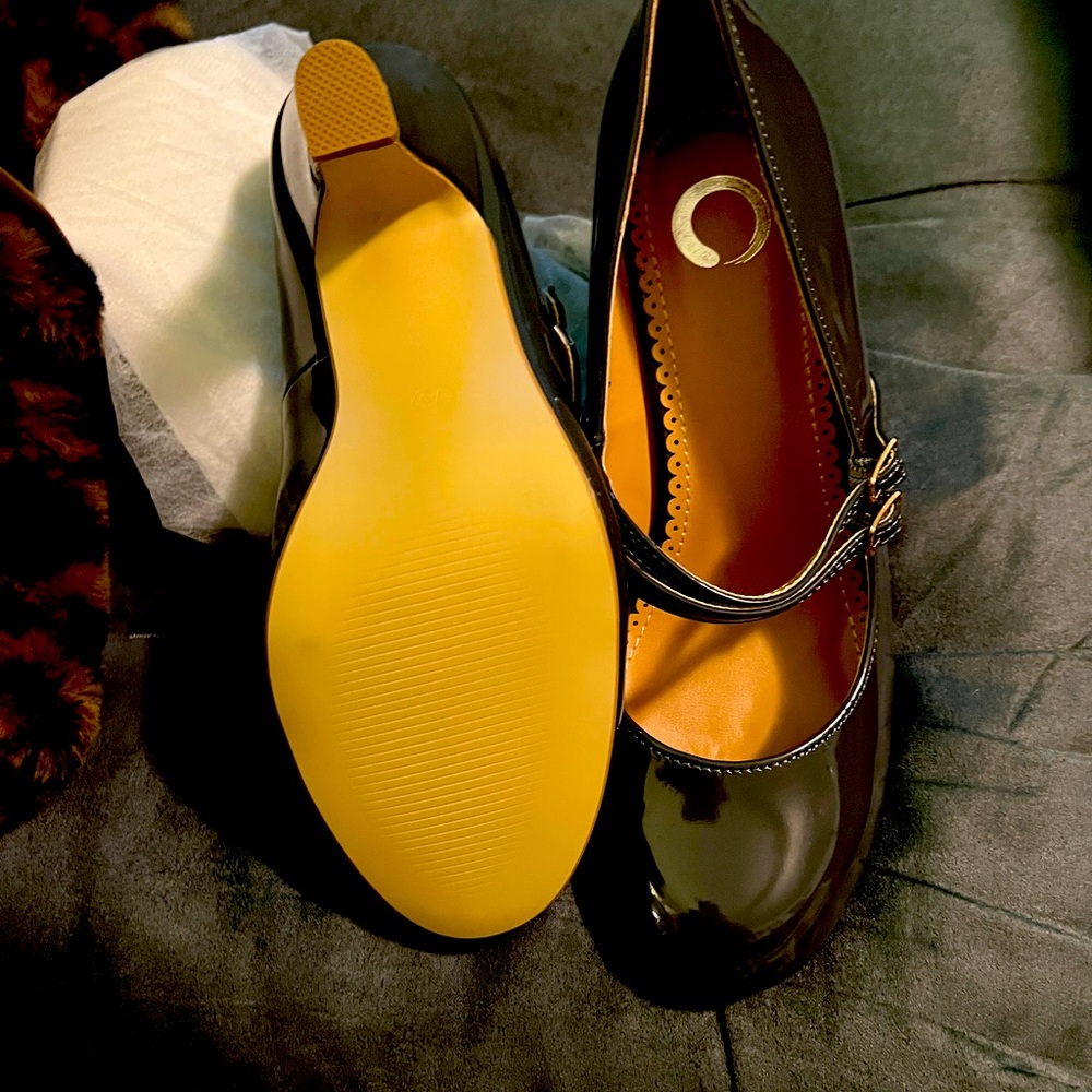 Never wore those shoes 
  pendent shoes